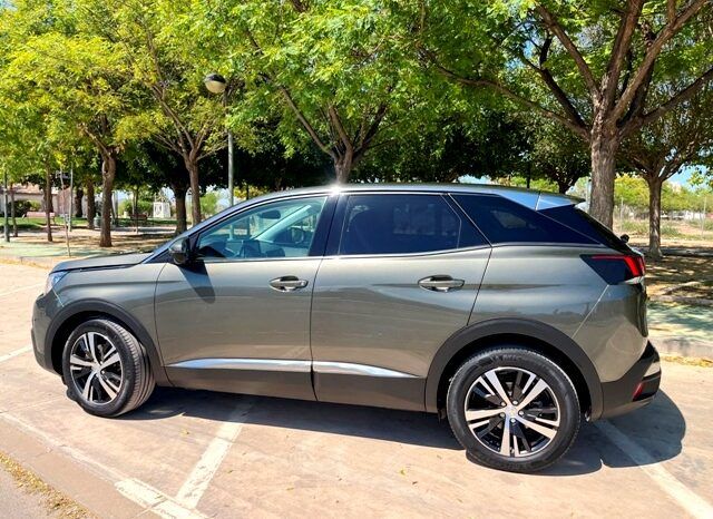 PEUGEOT 3008 ALLURE 1.2i 130CV 6 VELOCIDADES AÑO 2019 lleno