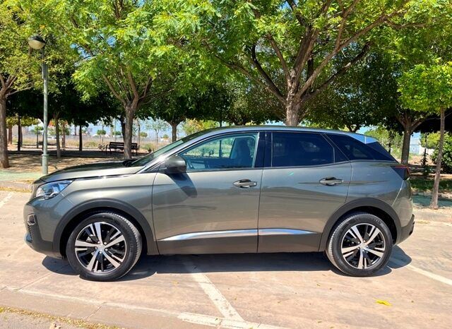 PEUGEOT 3008 ALLURE 1.2i 130CV 6 VELOCIDADES AÑO 2019 lleno