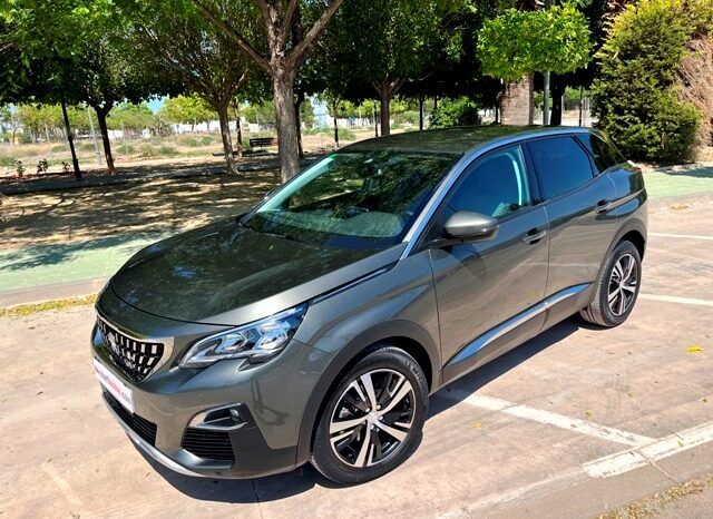 PEUGEOT 3008 ALLURE 1.2i 130CV 6 VELOCIDADES AÑO 2019 lleno