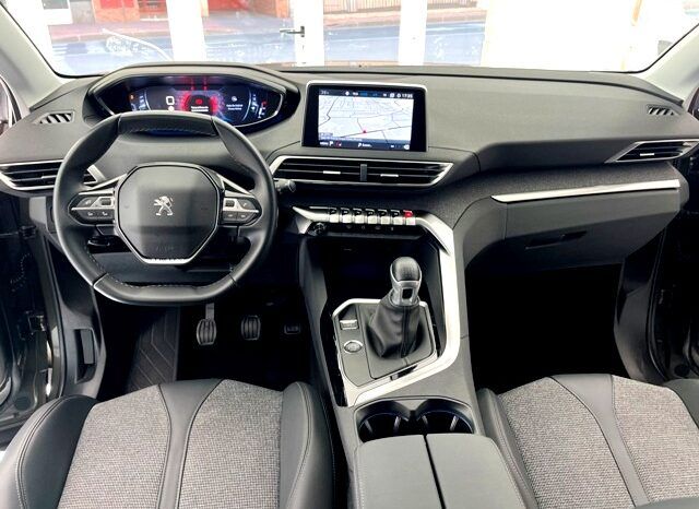 PEUGEOT 3008 ALLURE 1.2i 130CV 6 VELOCIDADES AÑO 2019 lleno