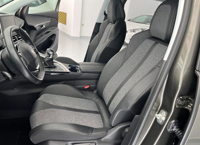 PEUGEOT 3008 ALLURE 1.2i 130CV AÑO 2019 lleno
