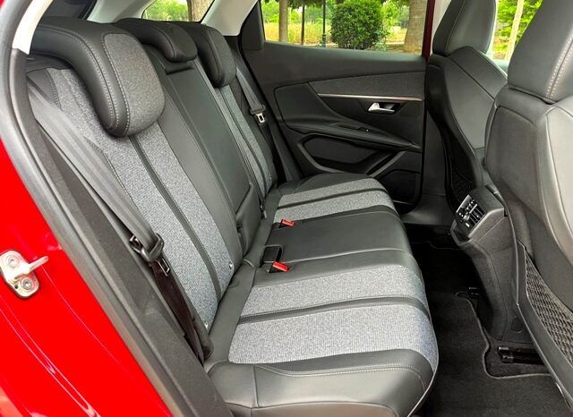 PEUGEOT 3008 ALLURE PACK 1.5HDI 130CV 6 VELOCIDADES MODELO 2020 lleno
