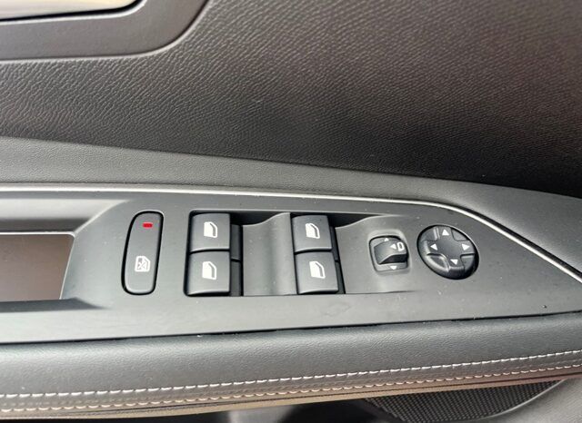 PEUGEOT 3008 ALLURE PACK 1.5HDI 130CV 6 VELOCIDADES MODELO 2020 lleno