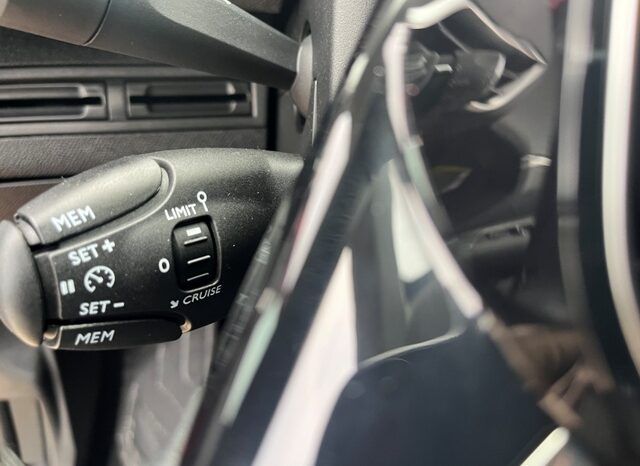 PEUGEOT 3008 ALLURE PACK 1.5HDI 130CV 6 VELOCIDADES MODELO 2020 lleno