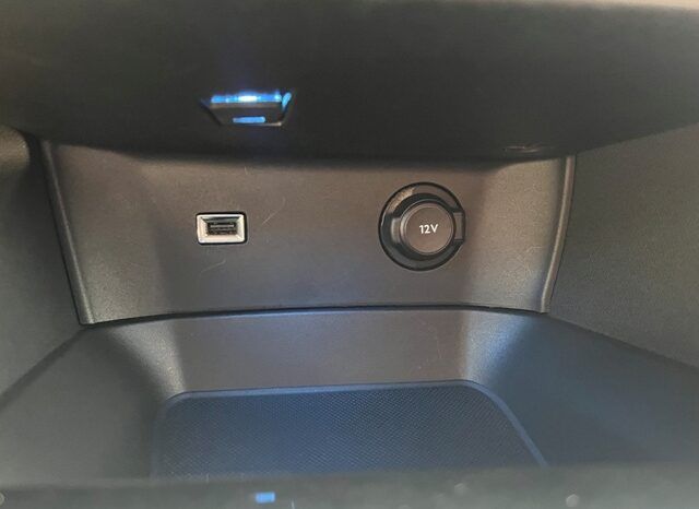 PEUGEOT 3008 ALLURE PACK 1.5HDI 130CV 6 VELOCIDADES MODELO 2020 lleno