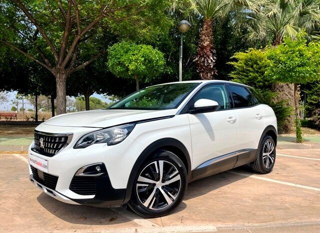 PEUGEOT 3008 ALLURE 1.2i 130CV 6 VELOCIDADES AÑO 2019 lleno