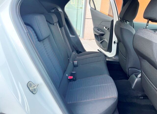 PEUGEOT 2008 ACTIVE 1.2i 100CV 6 VELOCIDADES AÑO 2021 lleno