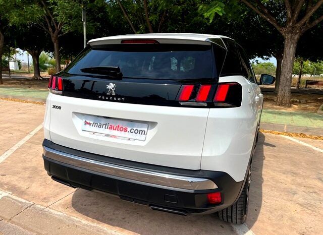 PEUGEOT 3008 ALLURE 1.2i 130CV 6 VELOCIDADES AÑO 2019 lleno