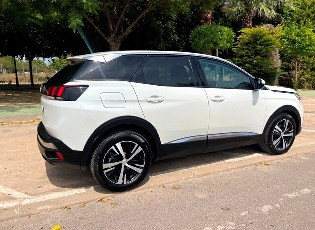 PEUGEOT 3008 ALLURE 1.2i 130CV 6 VELOCIDADES AÑO 2019 lleno