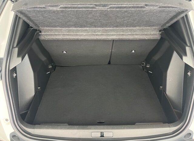 PEUGEOT 2008 ACTIVE 1.2i 100CV 6 VELOCIDADES AÑO 2021 lleno