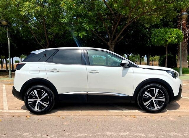 PEUGEOT 3008 ALLURE 1.2i 130CV 6 VELOCIDADES AÑO 2019 lleno