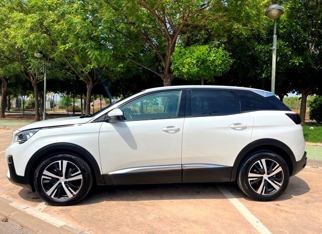 PEUGEOT 3008 ALLURE 1.2i 130CV 6 VELOCIDADES AÑO 2019 lleno
