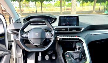 PEUGEOT 3008 ALLURE 1.2i 130CV 6 VELOCIDADES AÑO 2019 lleno