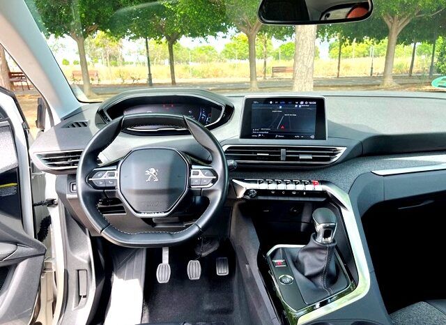 PEUGEOT 3008 ALLURE 1.2i 130CV 6 VELOCIDADES AÑO 2019 lleno