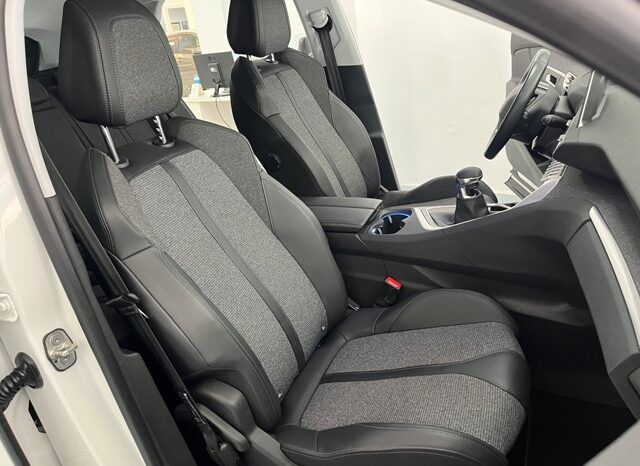 PEUGEOT 3008 ALLURE 1.2i 130CV 6 VELOCIDADES AÑO 2019 lleno
