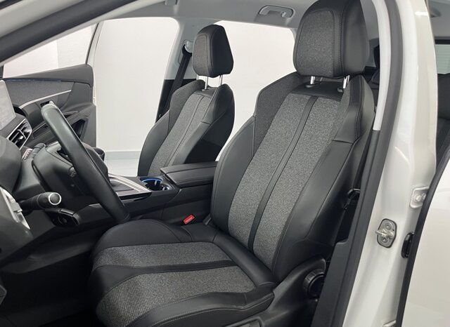 PEUGEOT 3008 ALLURE 1.2i 130CV 6 VELOCIDADES AÑO 2019 lleno