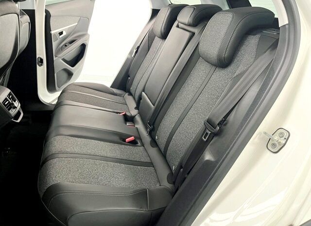 PEUGEOT 3008 ALLURE 1.2i 130CV 6 VELOCIDADES AÑO 2019 lleno