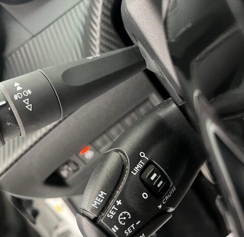 PEUGEOT 2008 ACTIVE 1.2i 100CV 6 VELOCIDADES AÑO 2021 lleno