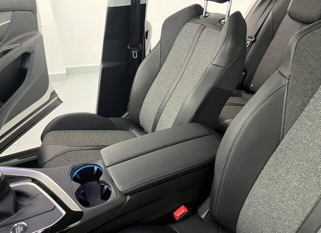 PEUGEOT 3008 ALLURE 1.2i 130CV 6 VELOCIDADES AÑO 2019 lleno