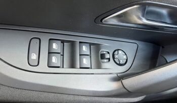 PEUGEOT 2008 ACTIVE 1.2i 100CV 6 VELOCIDADES AÑO 2021 lleno