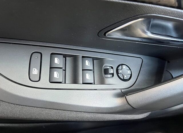 PEUGEOT 2008 ACTIVE 1.2i 100CV 6 VELOCIDADES AÑO 2021 lleno