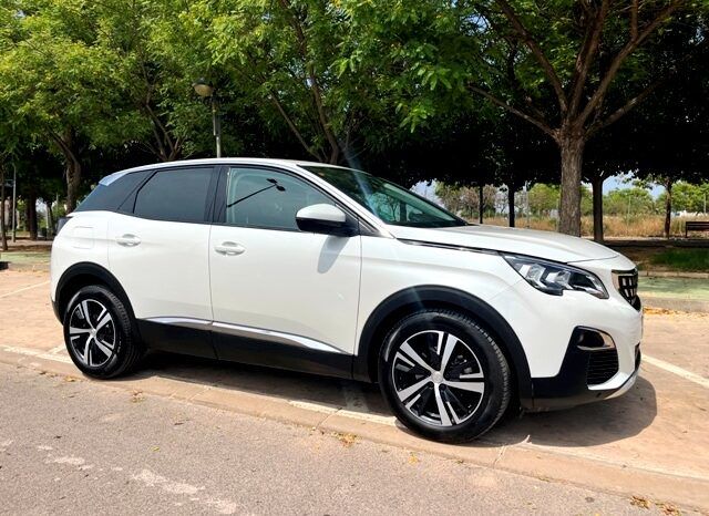 PEUGEOT 3008 ALLURE 1.2i 130CV 6 VELOCIDADES AÑO 2019 lleno