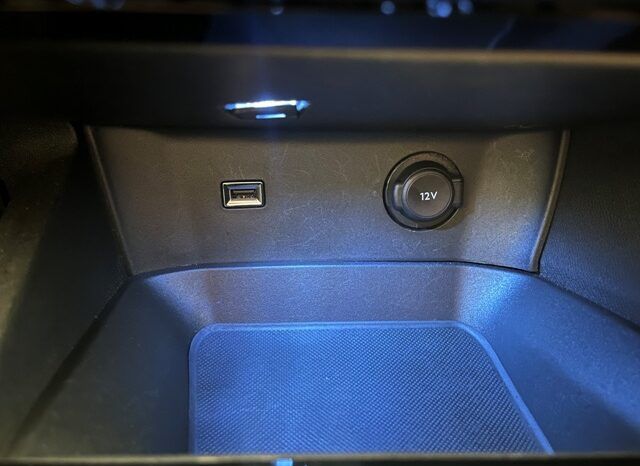 PEUGEOT 3008 ALLURE 1.2i 130CV 6 VELOCIDADES AÑO 2019 lleno