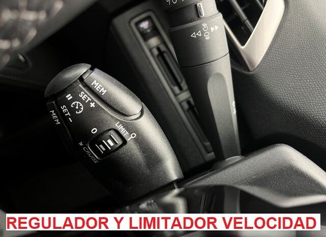 PEUGEOT 3008 ALLURE 1.2i 130CV 6 VELOCIDADES AÑO 2019 lleno
