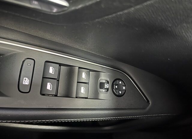 PEUGEOT 3008 ALLURE 1.2i 130CV 6 VELOCIDADES AÑO 2019 lleno