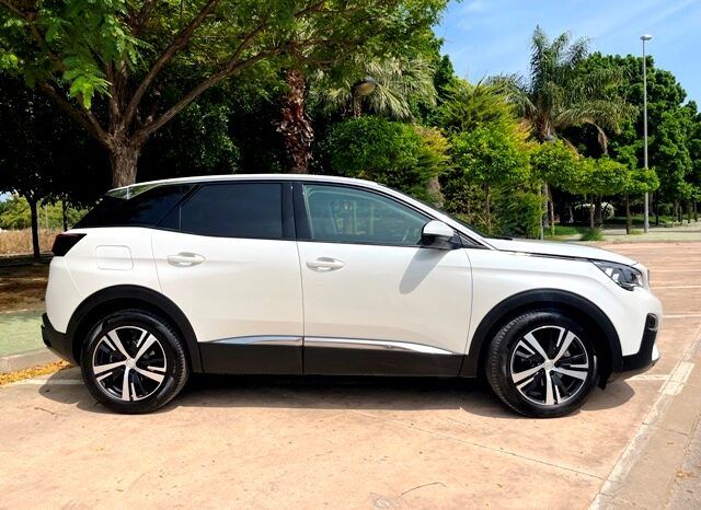 PEUGEOT 3008 ALLURE 1.2i 130CV 6 VELOCIDADES AÑO 2019 lleno