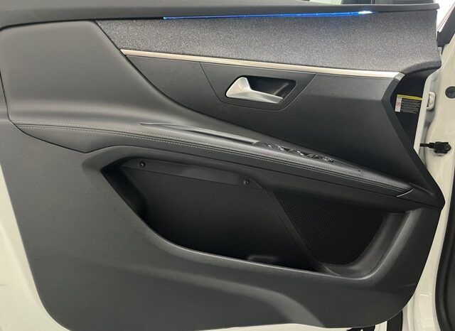 PEUGEOT 3008 ALLURE 1.2i 130CV 6 VELOCIDADES AÑO 2019 lleno