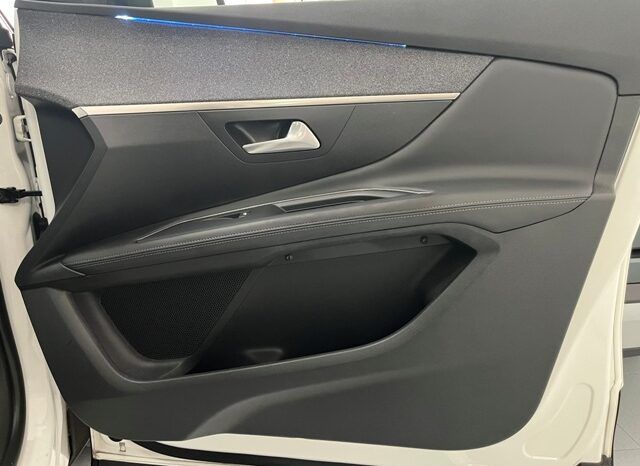 PEUGEOT 3008 ALLURE 1.2i 130CV 6 VELOCIDADES AÑO 2019 lleno