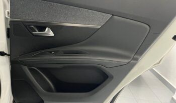 PEUGEOT 3008 ALLURE 1.2i 130CV 6 VELOCIDADES AÑO 2019 lleno