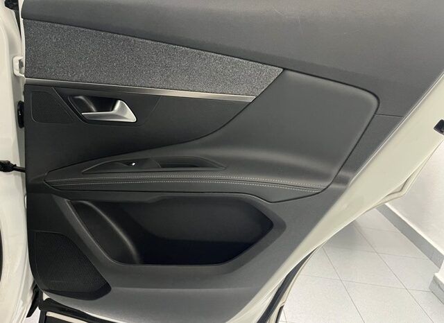 PEUGEOT 3008 ALLURE 1.2i 130CV 6 VELOCIDADES AÑO 2019 lleno