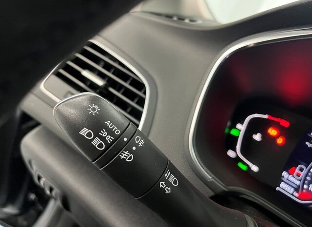 RENAULT MEGANE ZEN ENERGY 1.5DCi 115CV 6 VELOCIDADES AÑO 2021 lleno