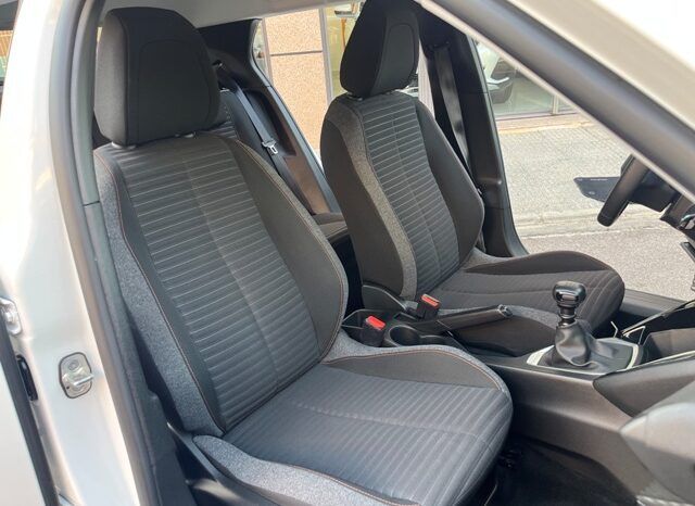 PEUGEOT 2008 ACTIVE PACK 1.2i 100CV 6 VELOCIDADES MODELO 2022 lleno