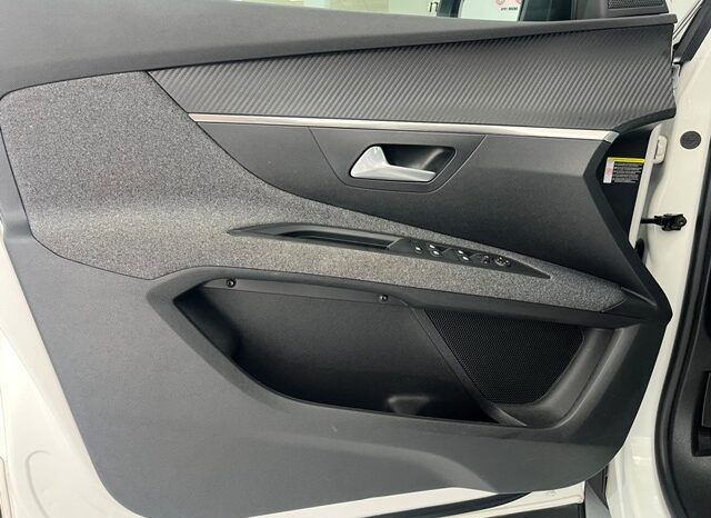 PEUGEOT 3008 ACTIVE PACK 1.2i 130CV AT8 – AUTOMATICO AÑO 2021 lleno