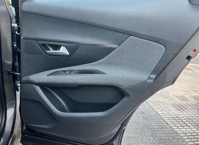 PEUGEOT 3008 ACTIVE PACK 1.5HDI 130CV 6 VELOCIDADES AÑO 2021 lleno