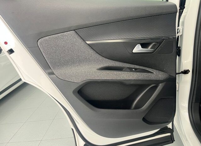 PEUGEOT 3008 ACTIVE PACK 1.2i 130CV AT8 – AUTOMATICO AÑO 2021 lleno