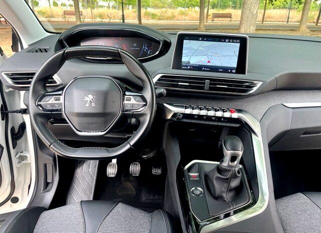 PEUGEOT 3008 ALLURE PACK 1.2i 130CV 6 VELOCIDADES AÑO 2019 lleno