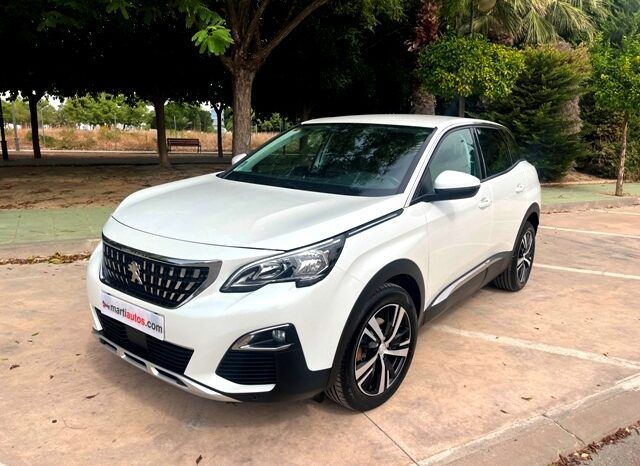 PEUGEOT 3008 ALLURE PACK 1.2i 130CV 6 VELOCIDADES AÑO 2019 lleno