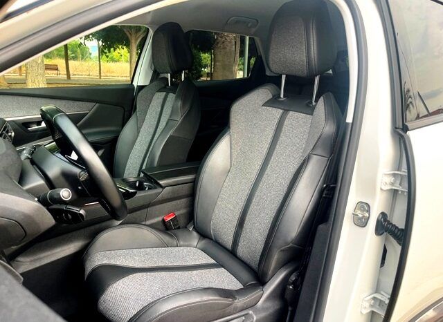 PEUGEOT 3008 ALLURE PACK 1.2i 130CV 6 VELOCIDADES AÑO 2019 lleno