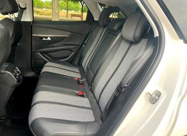 PEUGEOT 3008 ALLURE PACK 1.2i 130CV 6 VELOCIDADES AÑO 2019 lleno