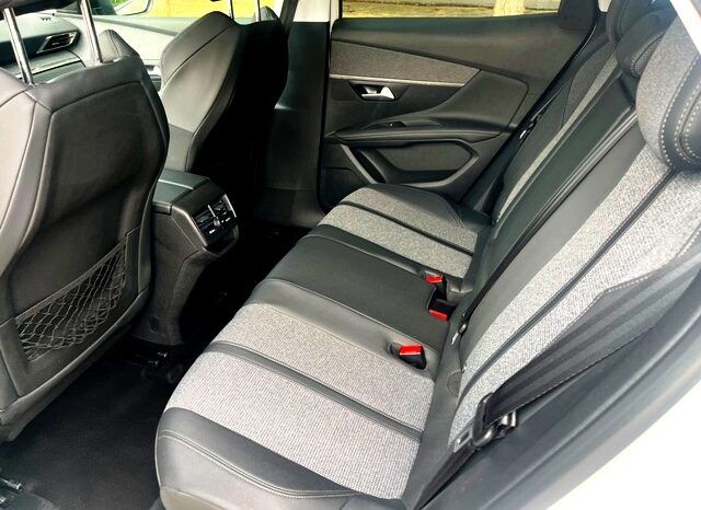 PEUGEOT 3008 ALLURE PACK 1.2i 130CV 6 VELOCIDADES AÑO 2019 lleno