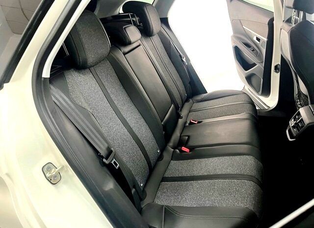 PEUGEOT 3008 ALLURE PACK 1.2i 130CV 6 VELOCIDADES AÑO 2019 lleno