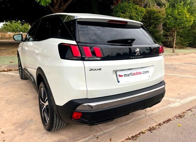 PEUGEOT 3008 ALLURE PACK 1.2i 130CV 6 VELOCIDADES AÑO 2019 lleno