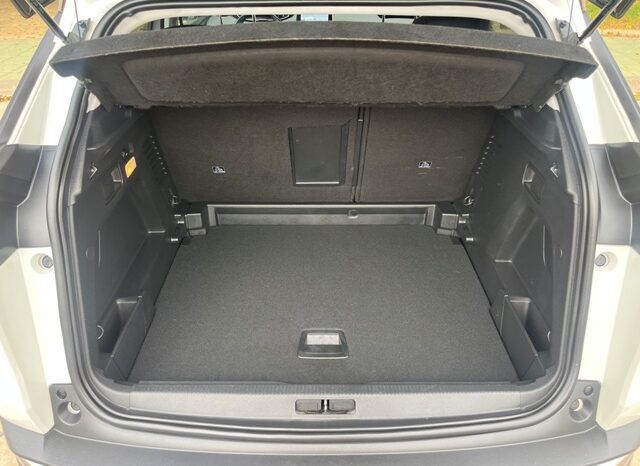 PEUGEOT 3008 ALLURE PACK 1.2i 130CV 6 VELOCIDADES AÑO 2019 lleno