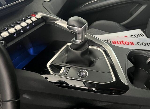 PEUGEOT 3008 ALLURE PACK 1.2i 130CV 6 VELOCIDADES AÑO 2019 lleno
