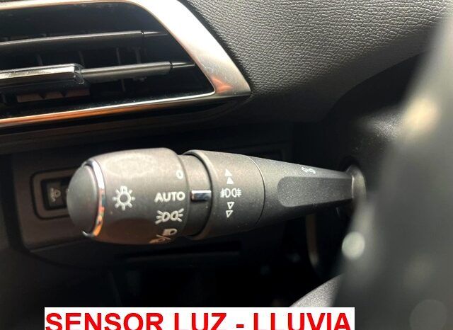 PEUGEOT 3008 ALLURE PACK 1.2i 130CV 6 VELOCIDADES AÑO 2019 lleno