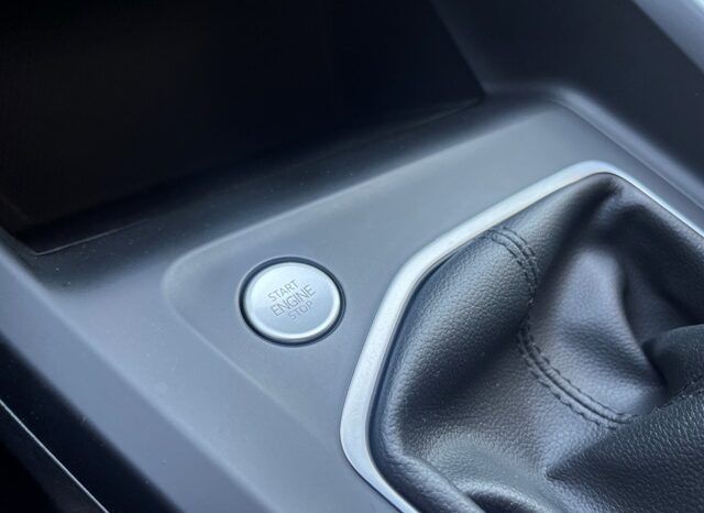 VOLKSWAGEN GOLF VIII 1.0TSi 110CV 6 VELOCIDADES AÑO 2021 lleno